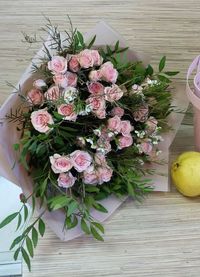 Купить красивые розы в СПб выгодно.